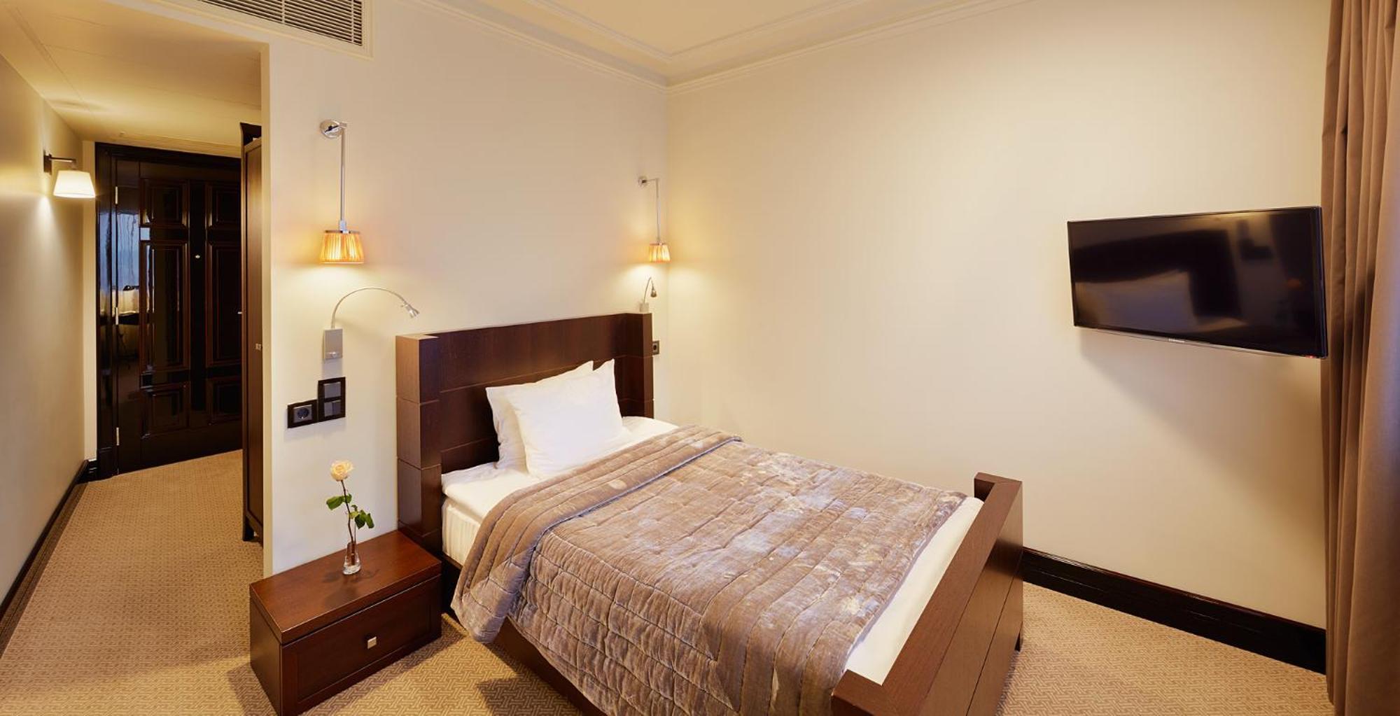 Astoria Hotel Лвив Екстериор снимка