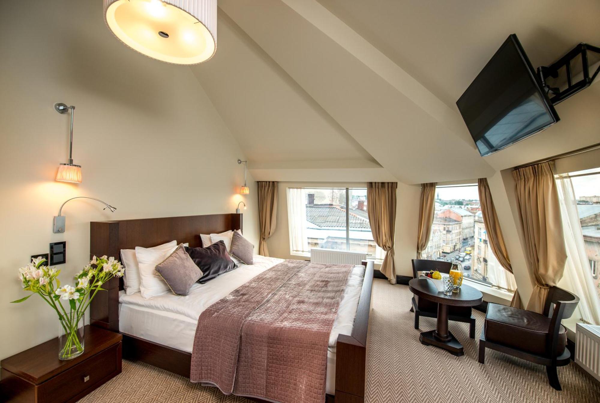 Astoria Hotel Лвив Екстериор снимка