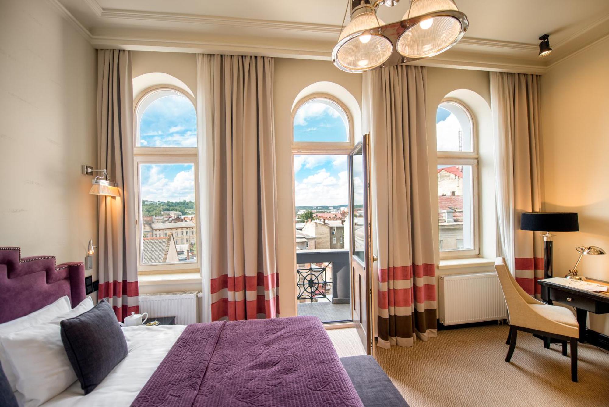 Astoria Hotel Лвив Екстериор снимка