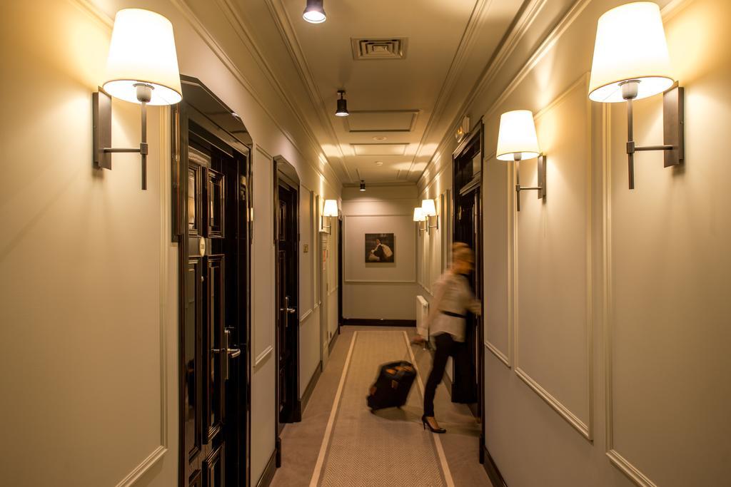 Astoria Hotel Лвив Екстериор снимка
