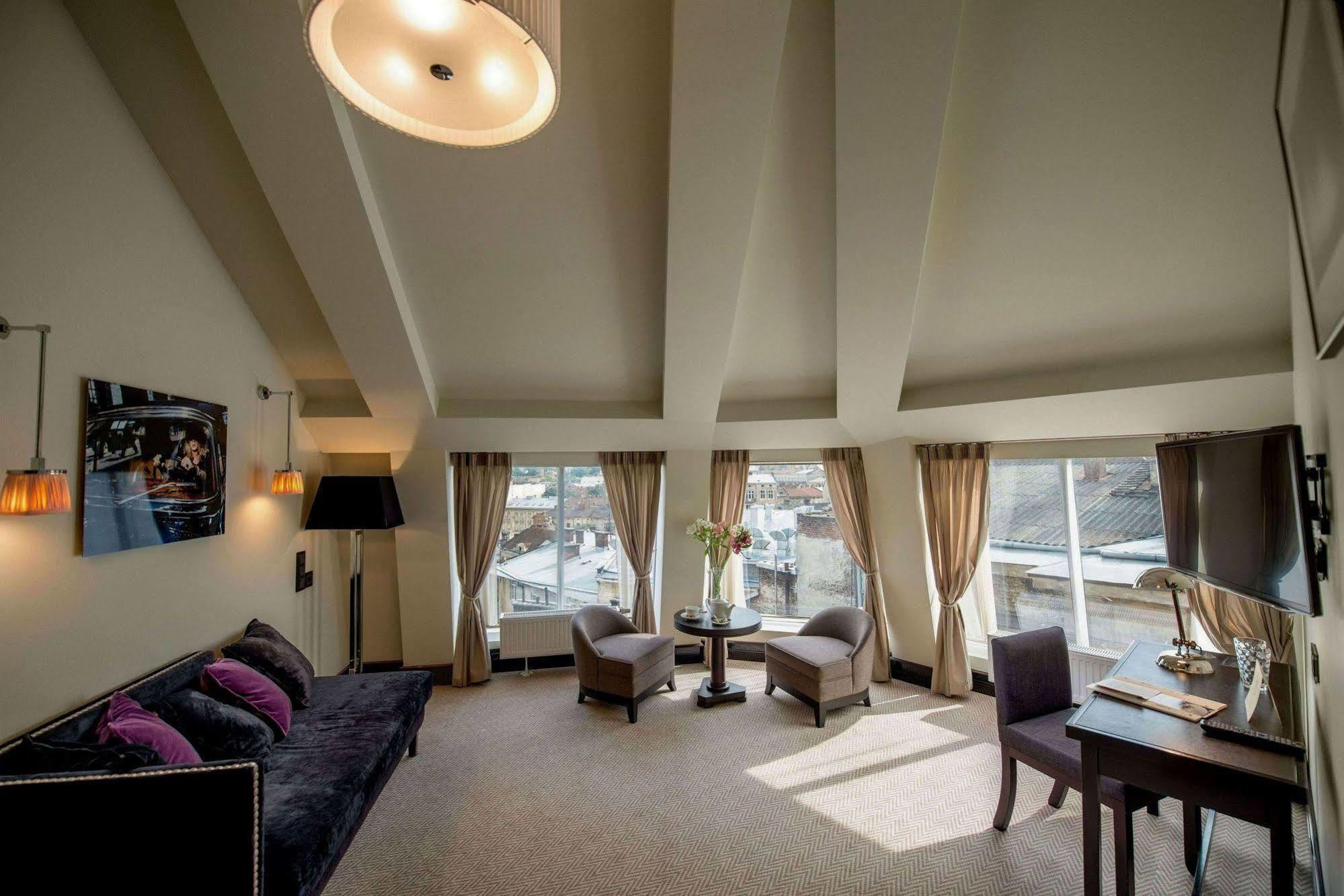 Astoria Hotel Лвив Екстериор снимка