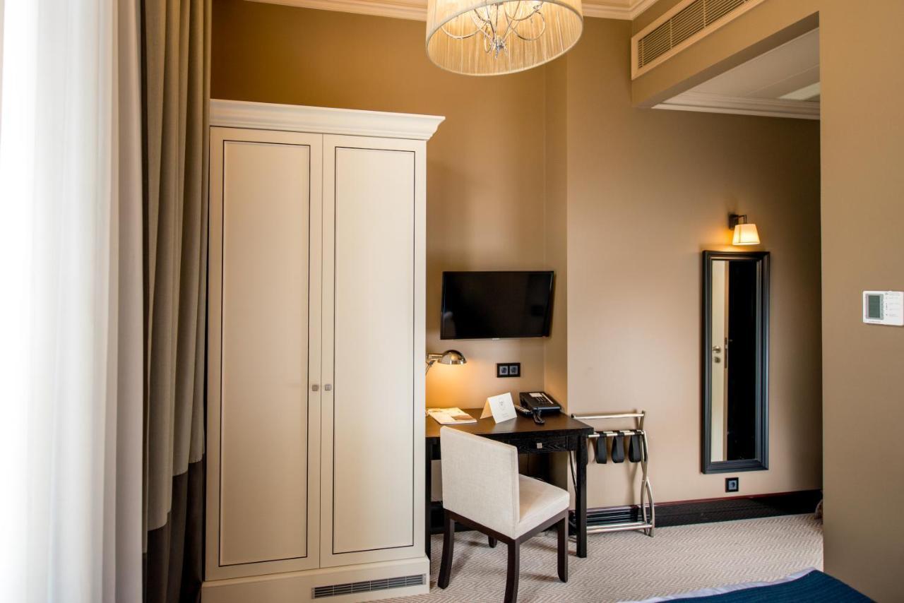 Astoria Hotel Лвив Екстериор снимка